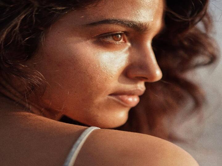 காதல் கொள்ளும் மனித பூச்சி கண்களை கண்டு தான் ருசி அறியும்