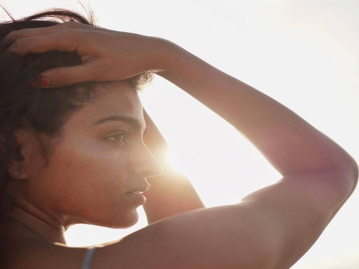 அழகின் மொத்தம் நீயா நீ நியூட்டன் நியூட்டனின் விதியா உந்தன் நேசம் நேசம் எதிர் வினையா