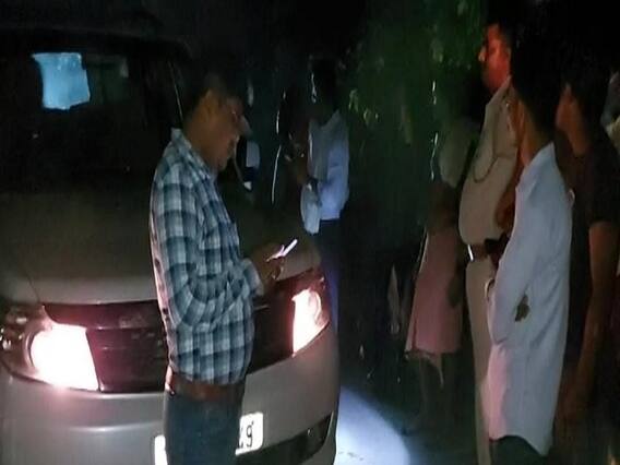 खुद को ट्रक एसोसिएशन का अध्यक्ष बताकर रोका ओवरलोड ट्रक, 15 हजार में फाइनल की 'डील', फिर... खुद को ट्रक एसोसिएशन का अध्यक्ष बताकर रोका ओवरलोड ट्रक, 15 हजार में फाइनल की 'डील', फिर...