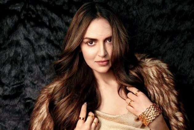 Esha Deol ने Dharmendra को कहा 'पुराने ख्यालातों वाले', बोलीं-'वो कभी नहीं चाहते थे कि मैं फिल्मों में आऊं