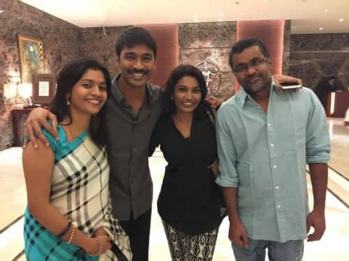 తన అన్నయ్య దర్శకుడు సెల్వ రాఘవన్, సిస్టర్స్ కార్తీక దేవి, విమలతో ధనుష్