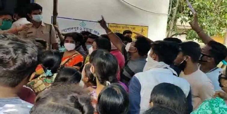 Vaccine chaos at kanksa health center কাঁকসা গোপালপুর উপস্বাস্থ্য কেন্দ্রে ভ্যাকসিন দেওয়াকে কেন্দ্র করে উত্তেজনা
