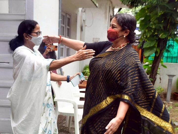 जावेद अख़्तर ने कहा कि ममता बनर्जी प्रधानमंत्री बनेंगी या नहीं इससे ज़्यादा ज़रूरी ये है कि कैसा देश चलना चाहिए किस तरह की डेमोक्रेसी हो, अब भी अच्छी है पर और अच्छी होनी चाहिए.