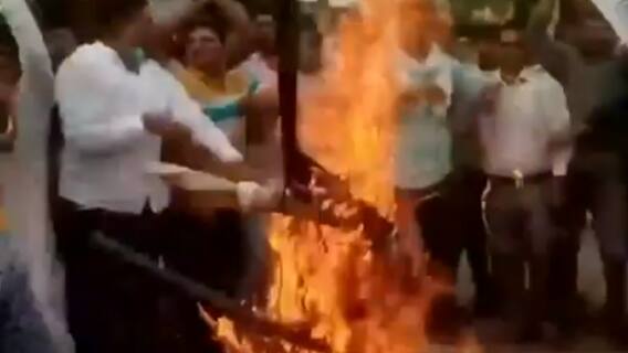 Covid norms violated in during wedding celebration of 2 sons of an Independent MLA | Bharat Ki Baat