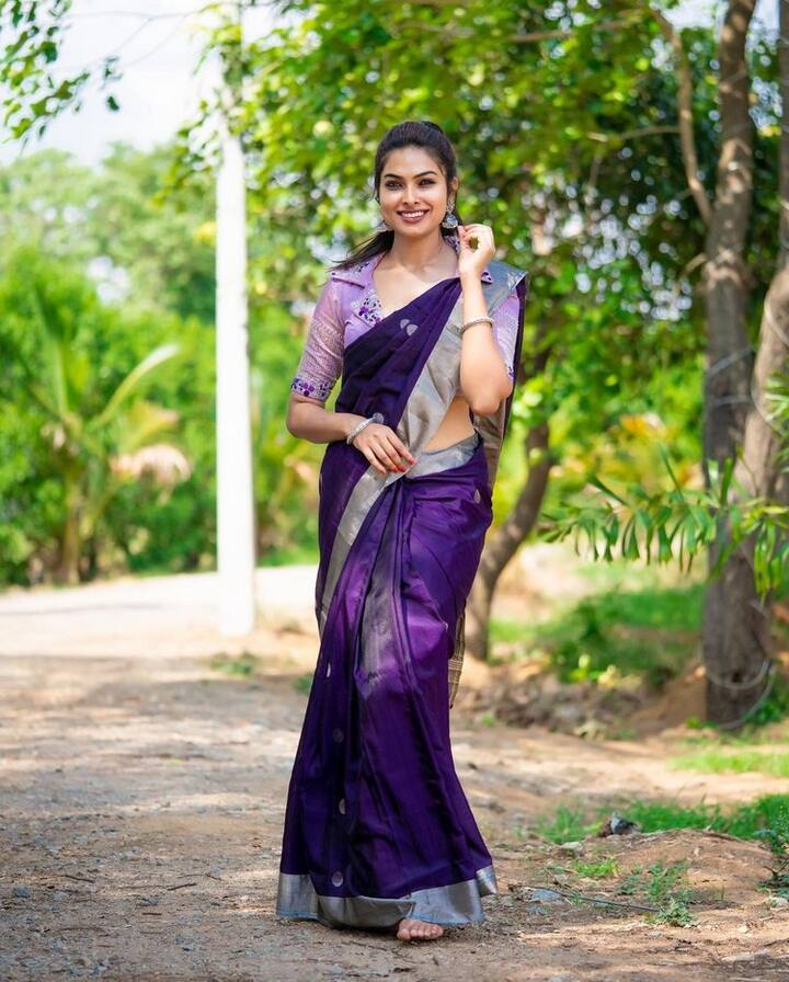 (Photo Courtesy : Instagram) హౌస్ నుండి బయటకు వచ్చిన తరువాత అమ్మడుకి అవకాశాలు వెతుక్కుంటూ వచ్చాయి.