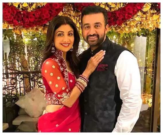 সংবাদমাধ্যমে প্রকাশিত খবর অনুযায়ী, শিল্পা ও রাজ কুন্দ্রার বাড়িতে পুলিশের অভিযানের সময় ধৈর্য্যের বাঁধ ভেঙে গিয়েছিল অভিনেত্রীর। তিনি এ সব করার কী দরকার ছিল, এমন প্রশ্নও করেছিলেন রাজ কুন্দ্রাকে।