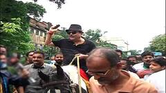 Madan Mitra on Pegasus: চোখে কালো কাপড়, ঘোড়ায় চড়ে পেগাসাসকাণ্ডের প্রতিবাদ মদন মিত্রর