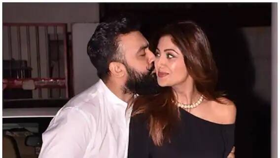 পুরো ঘটনায় গেহনা বশিষ্টের নামও সামনে এসেছে। তিনিও এই অ্যাপের জন্য প্রায় আটটি ভিডিও শ্যুট করেছেন। সেইসঙ্গে আর্থিক লেনদেনের বিষয়টিও সামনে এসেছে বলে খবর।