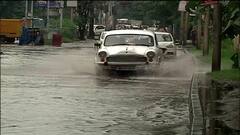 Rain in Kolkata: মুষলধারে বৃষ্টির জের, জল থইথই কলকাতার একাংশ