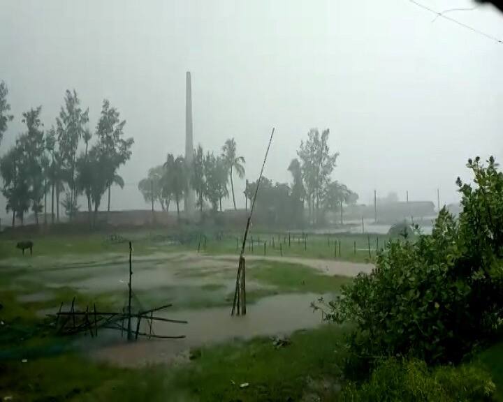 বৃষ্টির জেরে শ্রীরামপুরের বেশ কয়েকটি এলাকা জলমগ্ন।