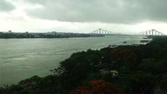 Weather Today: কলকাতা-সহ দক্ষিণবঙ্গে বিক্ষিপ্ত বৃষ্টির সম্ভাবনা, প্রবল বর্ষণে ভাসবে উত্তর