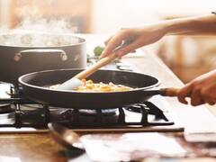 Kitchen Hacks: खाने को बनाना है स्वादिष्ट तो कुकिंग करते वक्त अपनाएं ये ट्रिक्स
