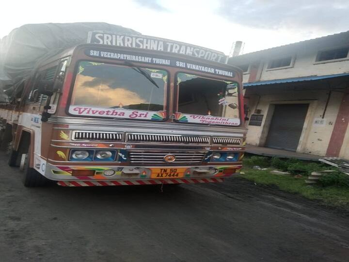 நெல் விற்பனைக்கு வந்த வெளிமாவட்ட லாரிகள் பறிமுதல்! officers confiscated bundles of paddy brought by lorries from outlying districts நெல் விற்பனைக்கு வந்த வெளிமாவட்ட லாரிகள் பறிமுதல்!