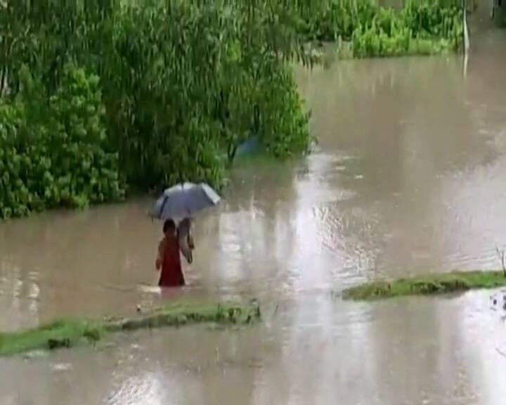 আজ ও কাল দক্ষিণবঙ্গে ভারী বৃষ্টির পূর্বাভাস দিয়েছে আলিপুর আবহাওয়া দফতর।