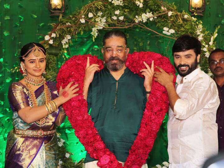 சினேகன் மற்றும் கன்னிகா, கமலுக்கு மாலை அணிவித்து மரியாதையை செலுத்தினர்