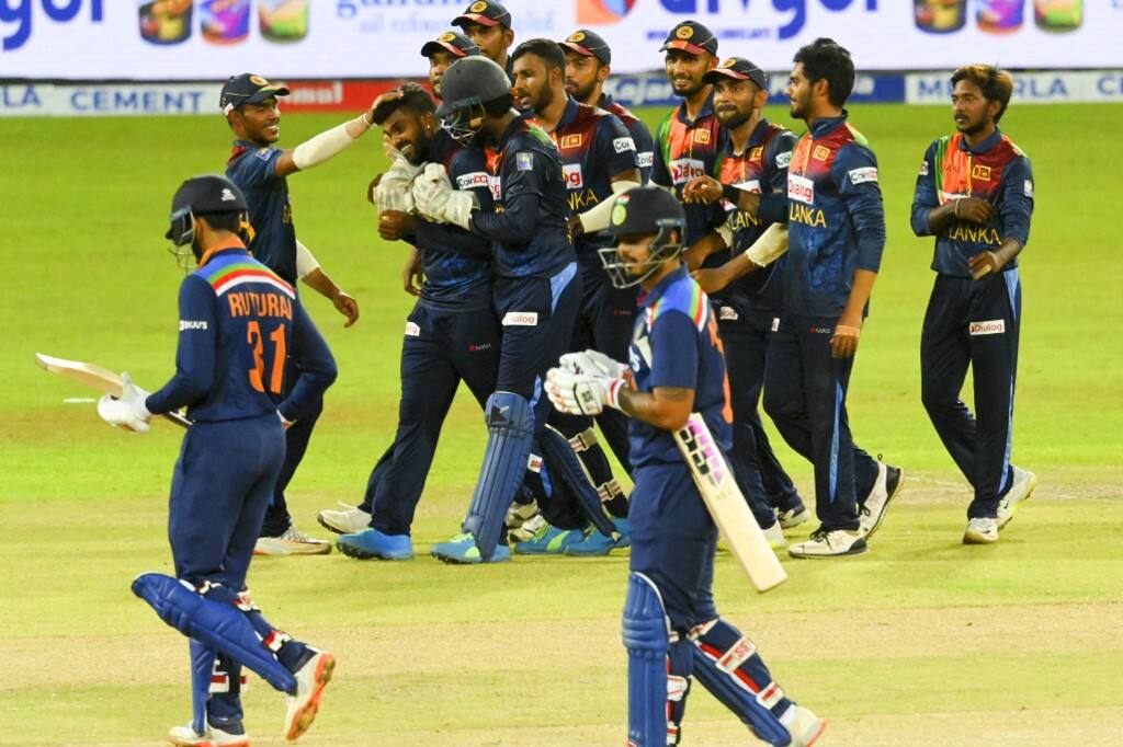 Ind vs SL 3rd T20I: ‛சதம்’ கூட எடுக்காமல் ‛கதம்’ ஆன இந்தியா: திணறி திணறி 81 ரன்கள் சேர்த்தது! India vs Sri Lanka 3rd T20I: India given target of 82 runs to Sri Lanka in third T20 R Premadasa Stadium Ind vs SL 3rd T20I: ‛சதம்’ கூட எடுக்காமல் ‛கதம்’ ஆன இந்தியா: திணறி திணறி 81 ரன்கள் சேர்த்தது!