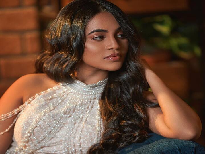 காதல் ரேகை ஒன்று இதயத்தை திறந்து செல்லமாக மிரட்டி செல்கிறதே