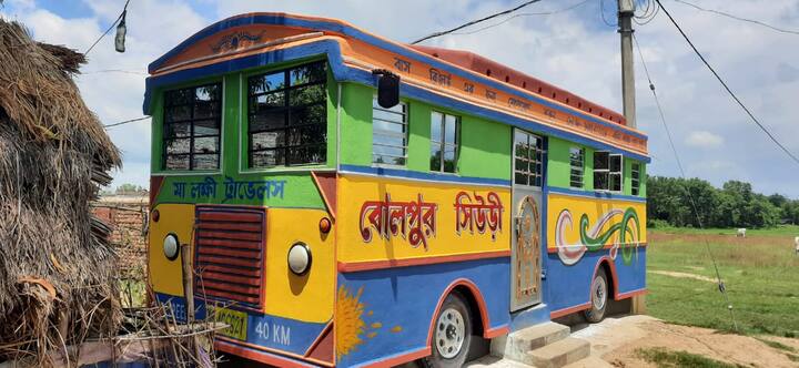 ছোটবেলায় খুব ইচ্ছা করত বাসে চড়তে৷ কিন্তু হয়ে উঠত না৷ কারণ টিকিট কাটার টাকাই যে অধিকাংশ সময়ে থাকত না৷ (সব তথ্য ও ছবি- আবির ইসলাম, বীরভূম)