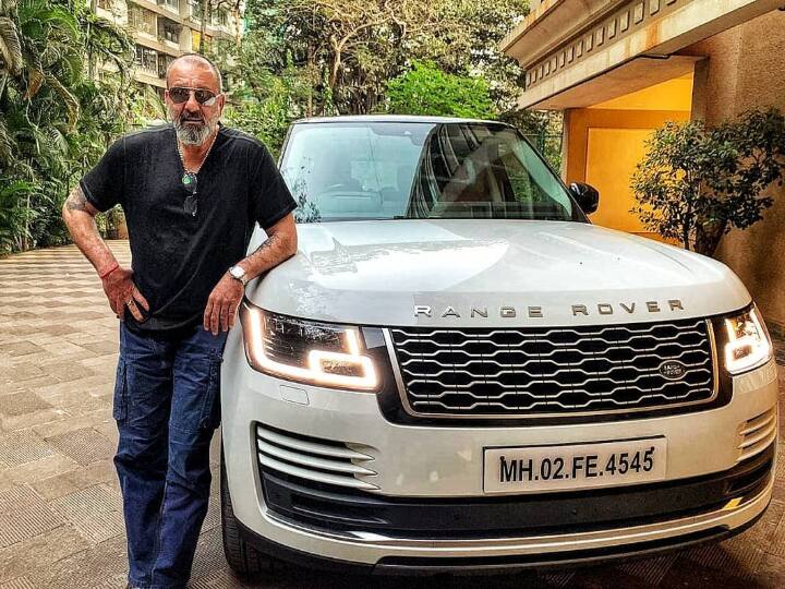 காகிதப்பைகள் தயாரிப்பதோடு, சிறையில் உள்ள வானொலி நிலையத்திற்கு ஆர்.ஜேவாக இருந்தார் சஞ்சய் தத்