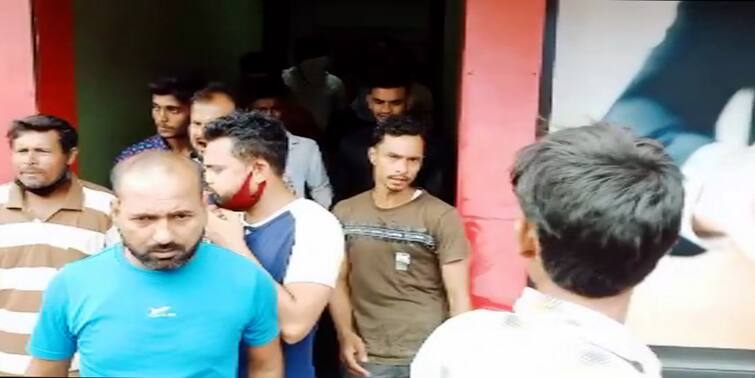 Durgapur Private Hospital demonstration at over death due to medical negligence Durgapur: দুর্গাপুর বেসরকারি হাসপাতালে চিকিৎসায় গাফিলতিতে মৃত্যুর অভিযোগে বিক্ষোভ