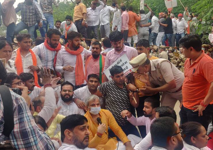 monsoon session Delhi Assembly BJP protest against arvind Kejriwal government ann दिल्ली विधानसभा के मानसून सत्र से पहले बीजेपी ने केजरीवाल सरकार के खिलाफ किया प्रदर्शन