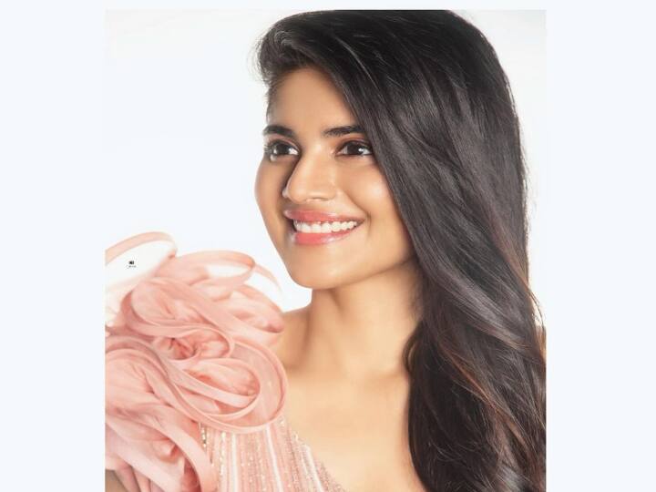 உன் இருள் நேரங்கள் உன் விழி ஈரங்கள் தன்னாலே தேய்கிறதே!