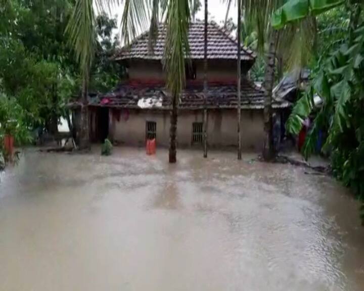 পশ্চিম মেদিনীপুরের বেলদা, নারায়ণগড়, দাঁতন-সহ একাধিক এলাকায় জল জমেছে। সকালেও বৃষ্টি হওয়ায় রাস্তাঘাট ফাঁকা।