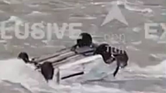 Uttarakhand Update: मंदाकिनी नदी में बह गई कार, राहत कार्य में जुटे लोग | ABP News