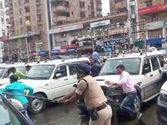 पटनाः पंचायत वार्ड सचिव संघ के विधानसभा मार्च को पुलिस ने रोका, चटकाईं लाठियां