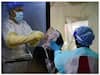 Breakthrough Infection: वैक्सीन लगवाने के बाद भी क्या आप संक्रमित हो सकते हैं? जानिए