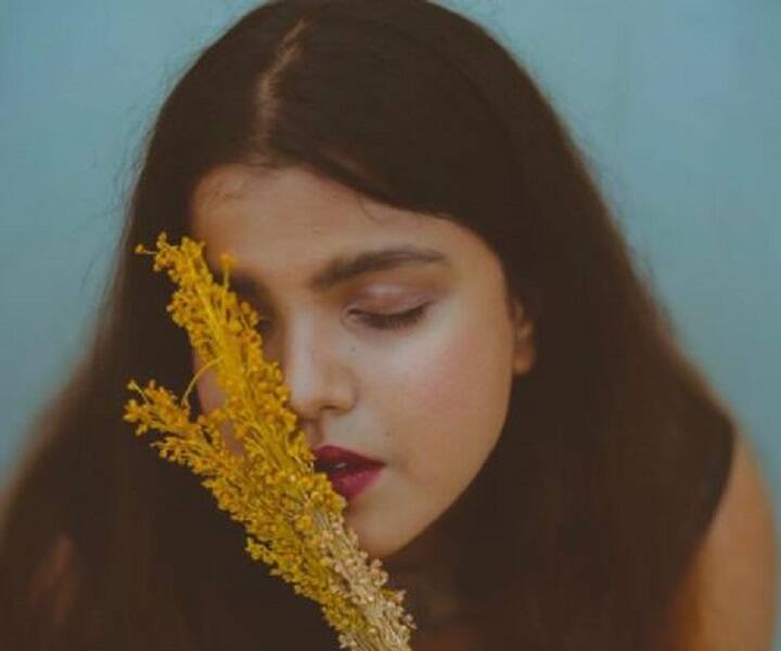 உன் மேல் பூ விழுந்தாலும் நான் உள்ளம் புண்ணாவேன்