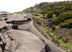 Alaska Earthquake: 75 વર્ષમાં ચોથી વખત 8 તીવ્રતાની ઉપરનો ભૂકંપ, સુનામીની આપી ચેતવણી