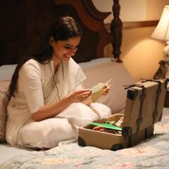 मराठी सिनेमा का जाना माना नाम हैं City Of Dreams की Priya Bapat, संजय दत्त के साथ भी कर चुकी हैं काम