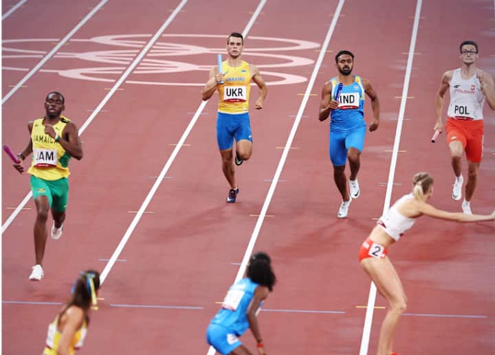 Tokyo Olympics india's mixed relay team in finished at 13th place in round 1 Tokyo Olympics 2020: 400 மீட்டர் கலப்பு ‛ரிலே’ ஏமாற்றிய இந்திய அணி: 13வது இடம் பிடித்து பின்தங்கியது!