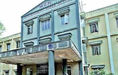 Covid Patient Suicide: ఆస్పత్రి బిల్డింగ్ పైనుంచి దూకేసిన కరోనా బాధితుడు.. ఎంజీఎంలో చికిత్స పొందుతూనే..