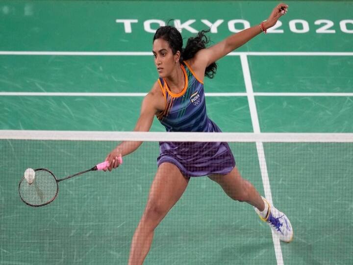 Tokyo olympics: Badminton India’s P.V.Sindhu wins against Yamaguchi and moves to semfinals Tokyo olympics: ஒலிம்பிக் பேட்மிண்டன் மகளிர் ஒற்றையர் பிரிவில், யமாகுச்சியை வென்று அரையிறுதிக்கு பி.வி. சிந்து தகுதி !