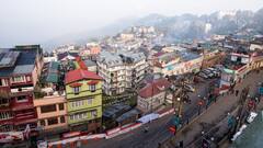 Darjeeling : সংক্রমণ বাড়তেই কমেছে ভিড়, বেড়েছে কড়াকড়ি, দুশ্চিন্তার মেঘ দার্জিলিংয়ের পর্যটনে