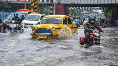 Heavy Rain Effect: ভারী বৃষ্টিতে জলমগ্ন কলকাতা, একাধিক জায়গায় দুর্ঘটনা