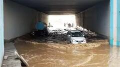 Kolkata Waterlogging: একটানা বৃষ্টিতে শহরের বিস্তীর্ণ এলাকায় জল-যন্ত্রণা