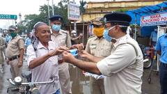 East Burdwan: নাকা চেকিং, মাস্ক বিলি, তৃতীয় ঢেউ রুখতে তৎপর জেলা প্রশাসন