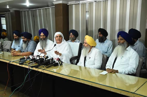 ਬੀਬੀ ਜਗੀਰ ਕੌਰ ਨੇ ਦਰਬਾਰ ਸਾਹਿਬ ਦੇ ਗਲਿਆਰੇ ਦਾ ਕੰਮ ਸ਼੍ਰੋਮਣੀ ਕਮੇਟੀ ਨੂੰ ਸੌਂਪਣ ਦੀ ਕੀਤੀ ਮੰਗ ਬੀਬੀ ਜਗੀਰ ਕੌਰ ਨੇ ਦਰਬਾਰ ਸਾਹਿਬ ਦੇ ਗਲਿਆਰੇ ਦਾ ਕੰਮ ਸ਼੍ਰੋਮਣੀ ਕਮੇਟੀ ਨੂੰ ਸੌਂਪਣ ਦੀ ਕੀਤੀ ਮੰਗ
