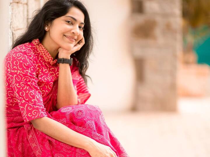 மொழி தமிழ் படத்தில் முதன் முதலில் ரம்யா அறிமுகமானார்.