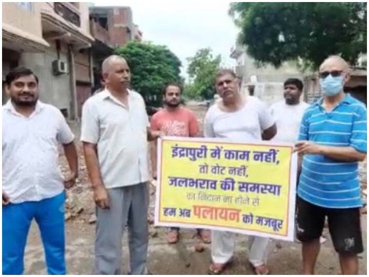 गाजियाबाद के इंद्रापुरी इलाके के घरों में भरा बारिश का पानी, पलायन को मजबूर हो रहे लोग Rain water filled the houses of Indrapuri area of Ghaziabad ANN गाजियाबाद के इंद्रापुरी इलाके के घरों में भरा बारिश का पानी, पलायन को मजबूर हो रहे लोग