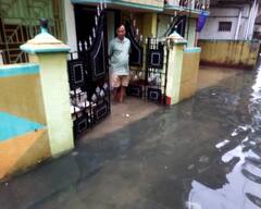 Kolkata Water Logged: ডুবে গিয়েছে বাস-ট্যাক্সি, ভাসছে রাস্তাঘাট; টানা বৃষ্টিতে জল যন্ত্রণার ছবি শহরজুড়ে