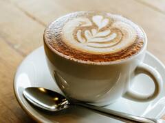 Diabetes Control: डायबिटीज के मरीज को कॉफी पीनी चाहिए या नहीं? जानिए फायदे और नुकसान