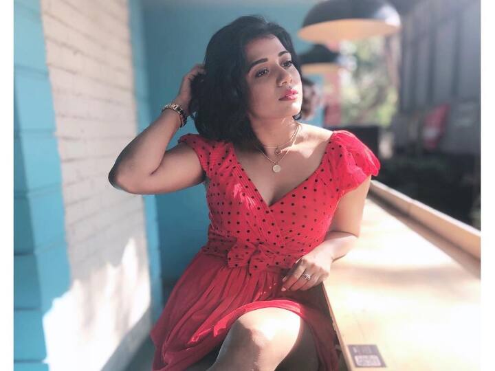 உந்தன் உதட்டின் ஓரங்கள்.. மறைக்கும் புது மொழி அதை உடைத்தெறி..