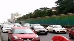 Mumbai : मुंब्रा बायपासवरील एक मार्गिका बंद, मुलुंड टोलनाक्यावर मोठी वाहतूक कोंडी ABP Majha