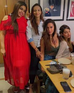 कृष्णा श्रॉफ ने अपनी गर्लगैंग के साथ सेलिब्रेट किया दोस्त का बर्थडे, दिलकश अंदाज से भरी तस्वीरें हुईं वायरल