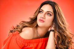 कोलकाता में शानदार बंगला, लग्ज़री कार, सिनेमा से राजनीति में आई नुसरत जहां की कुल संपत्ति आपको कर देगी हैरान