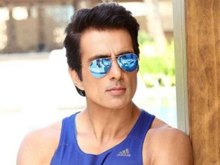 Sonu Sood Says I Feel Like I am Born Again After Fans Celebrate Birthday Out Of Mumbai House Happy Birthday Sonu Sood: सोनू सूद के जन्मदिन पर केक लेकर उनके घर के बाहर जुटे फैंस, एक्टर बोले– ‘ऐसा लग रहा है मेरा दोबारा जन्म हुआ है’